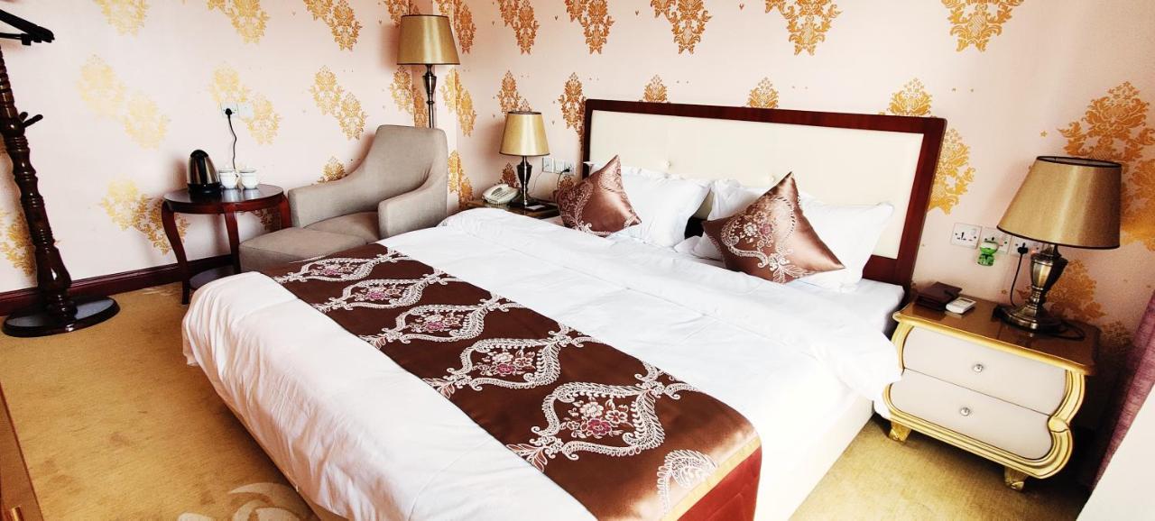 Golden Peacock Hotel Blantyre Eksteriør billede